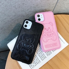 モスキーノ　MOSCHINO　iPhoneケース　アイフォンカバー　熊柄　TOY　携帯電話　スマートフォン　可愛い　おしゃれ　レザー製　恋人　カップル  プレゼント　ギフト　ペアケース