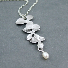 Deliate Sterling Silver Fresh Water Pearl Flower Trio Necklace for Party, Wedding