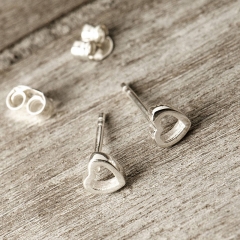 Jewelry Seller Dainty Heart Silver Stud Earrings for Gift