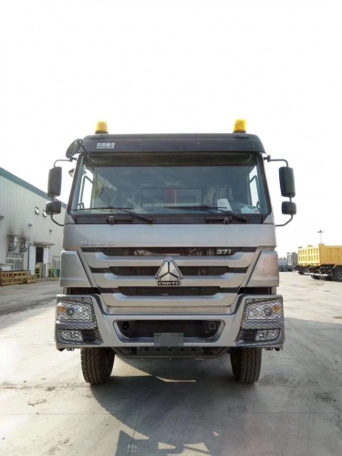 Sinotruk HOWO 8X4 dump truck and truck head shipped to Ghana