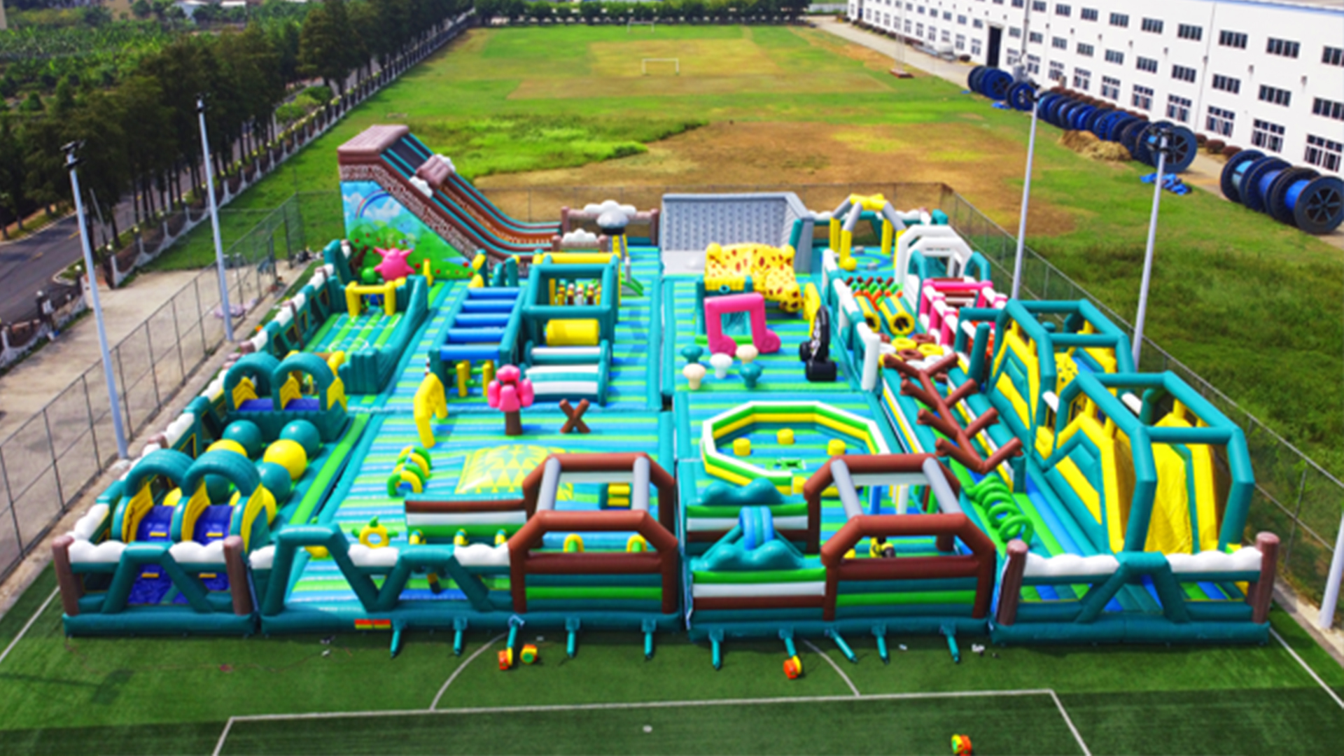 CH INFLATABLE THEME PARK