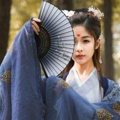 Weibliche fan spot großhandel silk weiblichen fan silk chinesischen stil ein lächeln pflaume japanischen weiblichen fan geschenk fan hersteller benutz