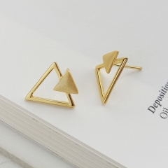 حلق فضة عيار 925 ذهبي شكل مثلث داخل مثلث