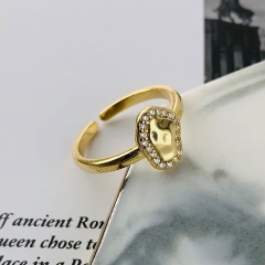خاتم فضة عيار 925 ذهبي شكل سطح حجري مزين بالزركون