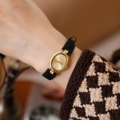 ساعة نسائية تصميم رسمي بحزام جلد ماركة ايفان لين