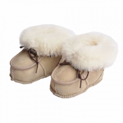 Sheepskin baby boots