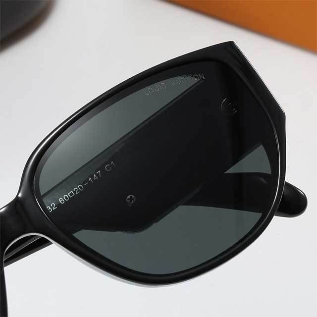 Large Frame Trendy Sunglasses