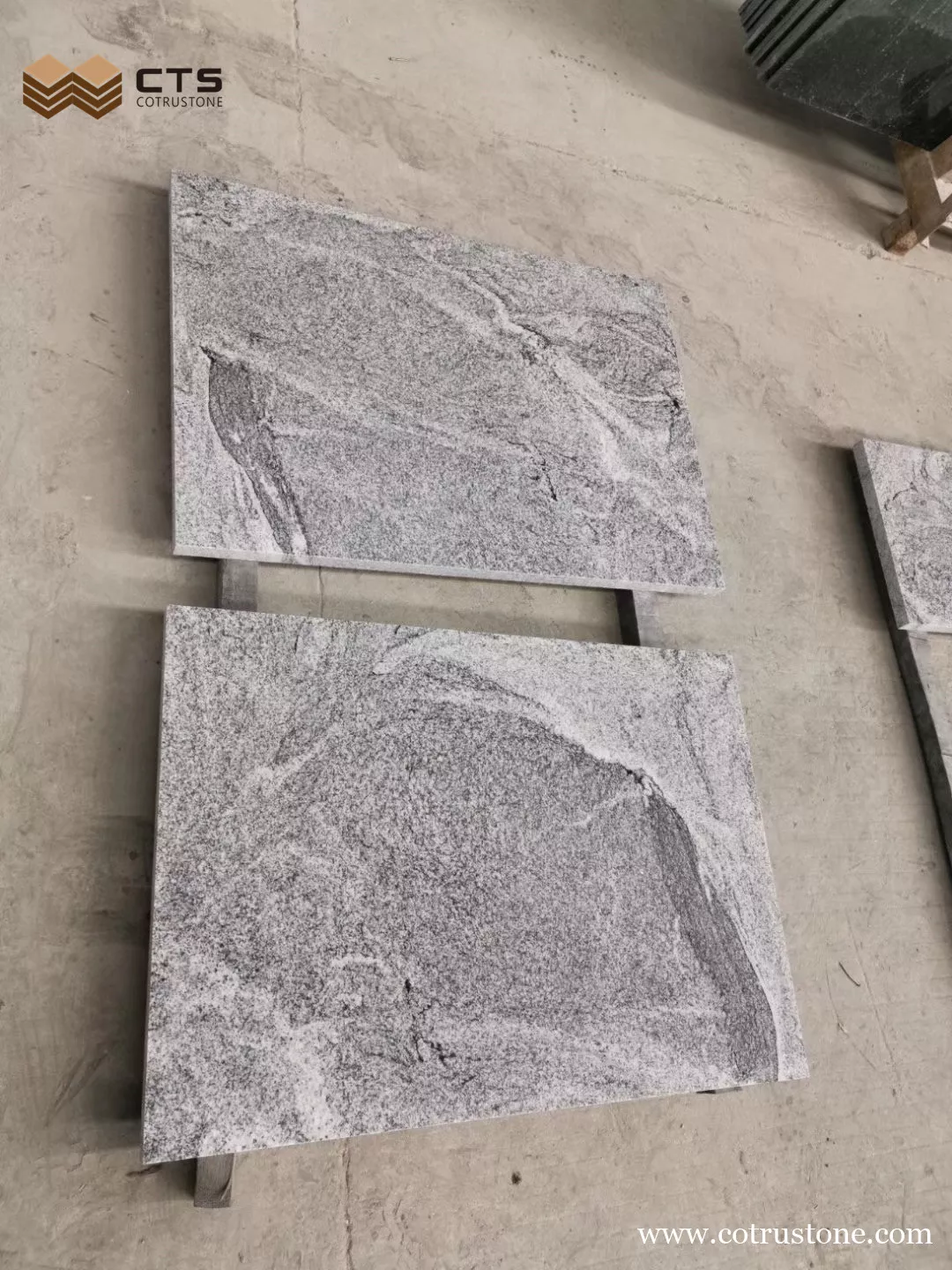 Carreaux de granit gris frêne