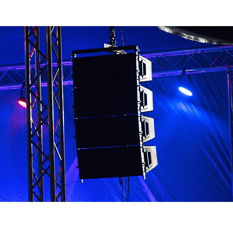 Why is the line array so popular with sound engineers?