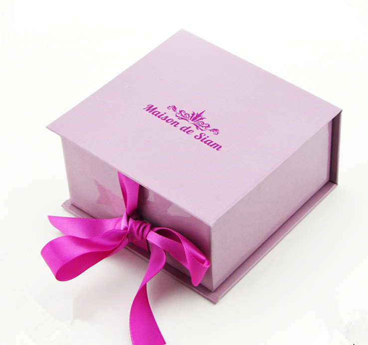 High Quality Wrapping Gift Box With Ribbon