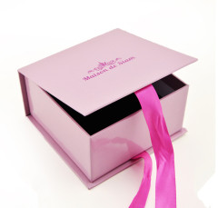 Custom Gift Wrapping Boxes
