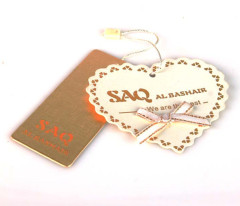 Vestuário de papel em forma de coração em relevo personalizado Hangtag com logotipo de ouro