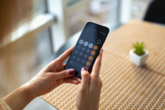 CALLCULATOR – A Miracle With Borrowed Phones