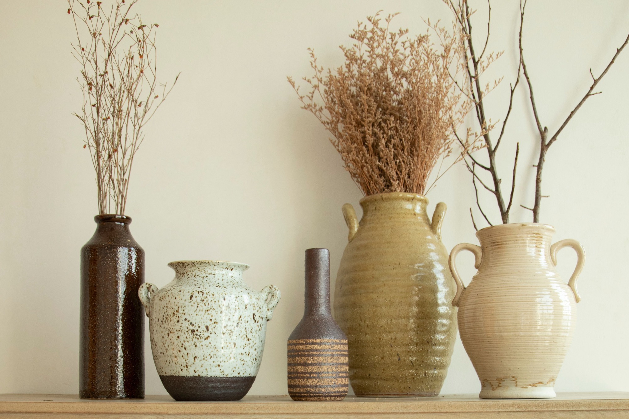 The Beauty of Imperfection: Embracing the Rustic Vintage Ceramic Home Decor Trend