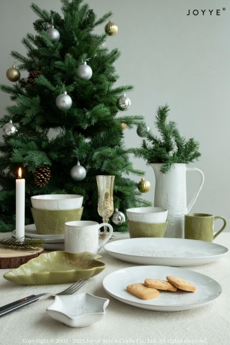 Embossed Christmas Tableware Collection