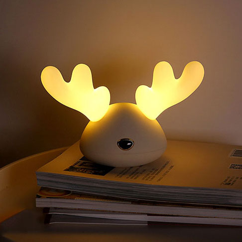 Colorful Cartoon Deer Pat Night Light