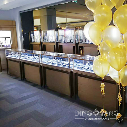 Luxurious Jewelry Shop Interior Design