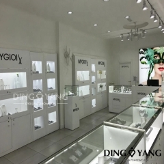 Nice Jewellery Shop Showcase Design