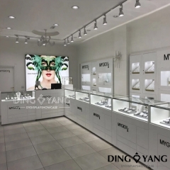 Nice Jewellery Shop Showcase Design