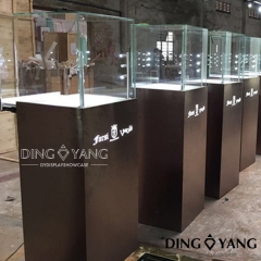 China Manufacturers Wholesale Pedestal Jewelry Showcase