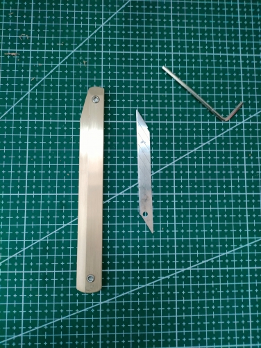 Brass Cutting Knife (9mm Blade)