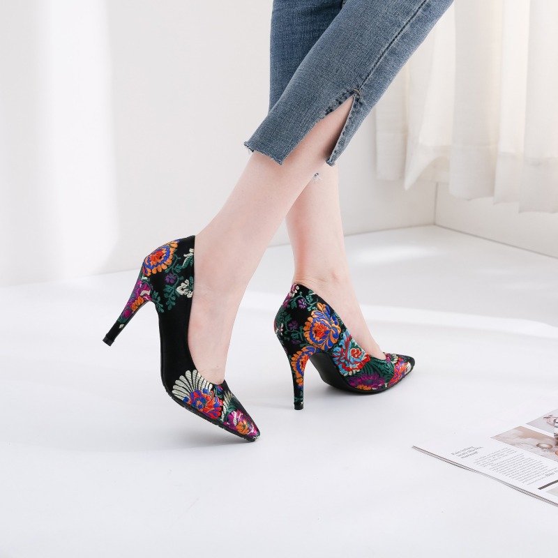 Embroidery Footwear Manufacturer wholesale Embroidery Pointed toe Thin Heels Pumps