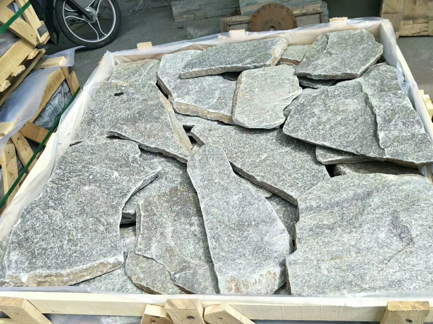 quartzite stacked stone.jpg