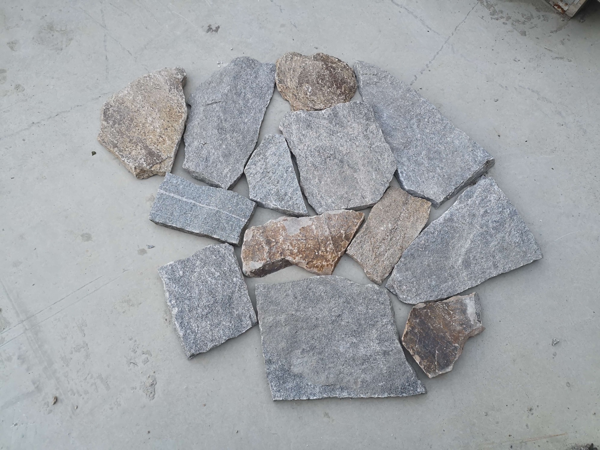 Yizhou grey slate loose stone veneer cultured stone.jpg