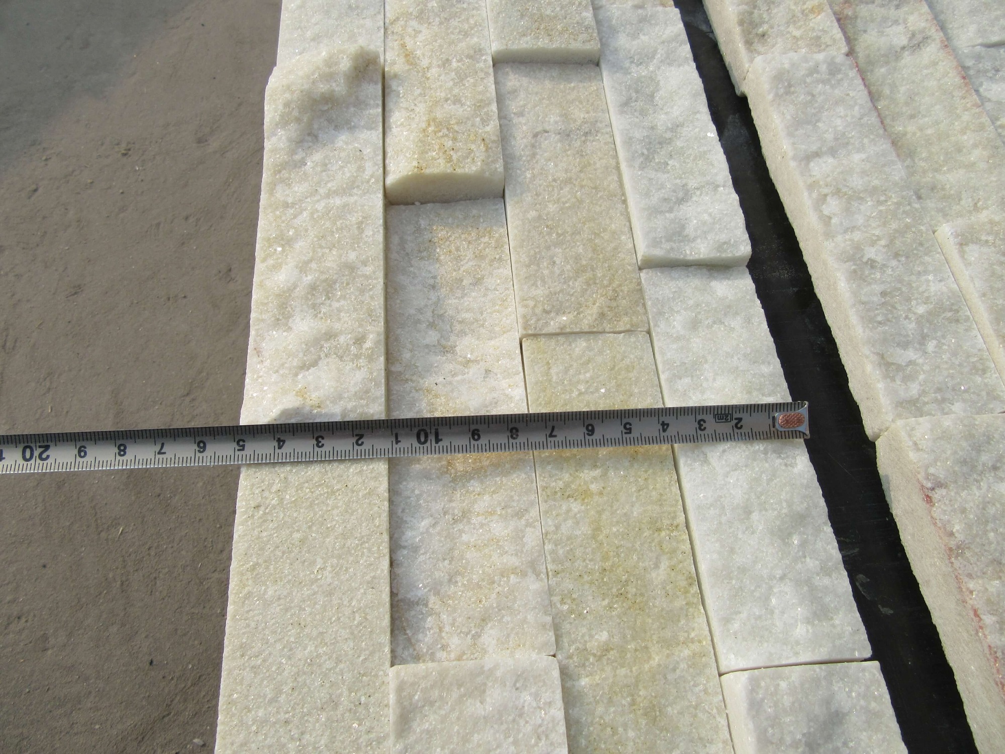 cultured stone veneer.jpg