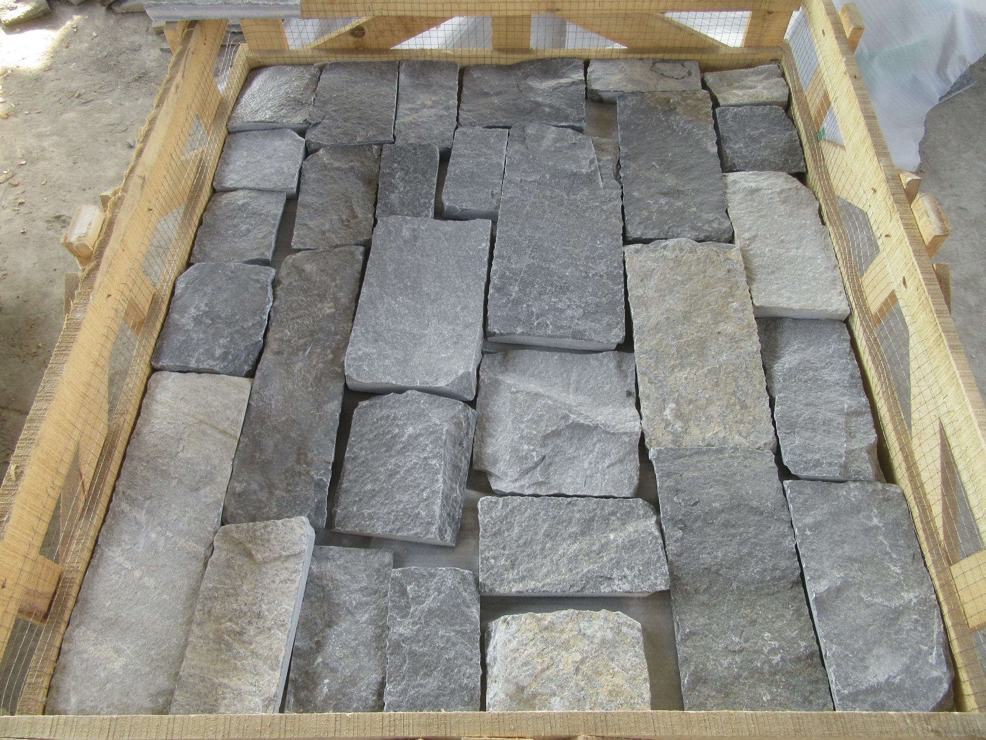 Natural blue-quartz castle cultured stone veneer