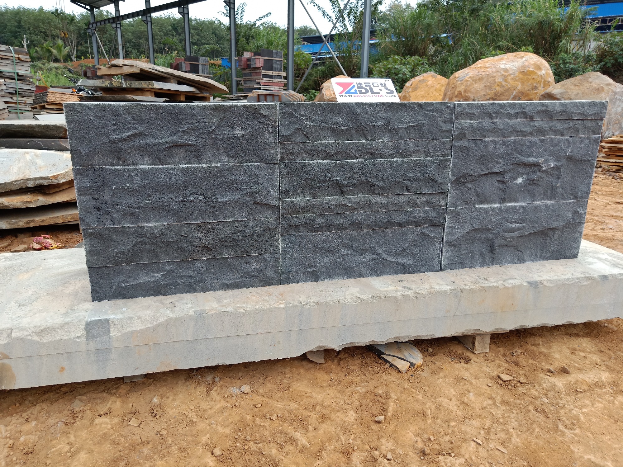 Natural black basalt cultured stone wall cladding.jpg