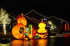 Art Chinese Lantern on Water en venta