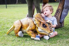 Marioneta de goma suave dinosaurio realista