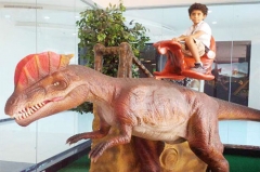 Paseo de dinosaurio animatrónico simulado de tamaño natural
