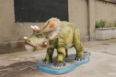 Escultura de fibra de vidrio modelo Triceratops en venta