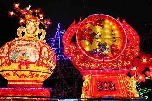 Espectáculo de linterna asiática al aire libre para el Festival de linterna del año nuevo chino