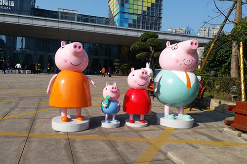 Zona de juegos de dibujos animados de cerdo estatua de fibra de vidrio