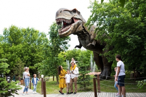 Simulated Realistic Animatronic T-rex for Adventure
