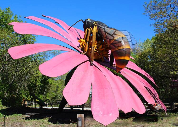 Giant Size Animatronic Insect Replicas for Russia