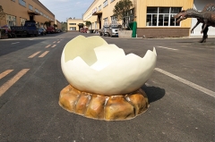 Escultura de huevo de fibra de vidrio de exhibición al aire libre