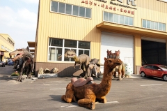Paseo de animales animatronic realista de camello de tamaño natural