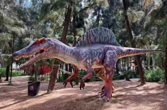 Modelo mecánico de Spinosaurus Dino en movimiento