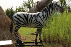 Estatuas de animales artificiales al aire libre Escultura de caballo en espuma