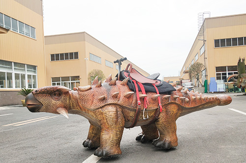 Paseo de dinosaurio a pie tamaño de vida para el parque