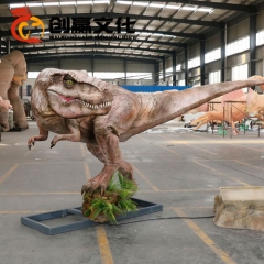 Modelo de dinosaurio de tamaño natural del parque de atracciones