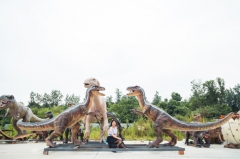 Dinosaurio de simulación robótico para juegos al aire libre