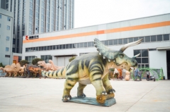 Dinosaur World Exposición en el patio de recreo de los dinosaurios Dinosaurio animatrónico