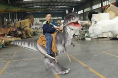 Nuevo disfraz de T-rex de piernas ocultas sobre pilotes