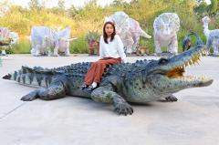 Modelo de paso de dinosaurio de puerta de parque temático jurásico