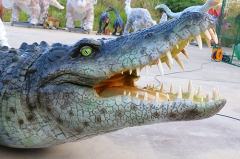 Modelo de paso de dinosaurio de puerta de parque temático jurásico